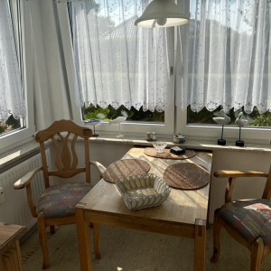 Fruehstueck auf dem Balkon