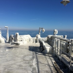 Goehrener Seebruecke unter Schnee und Eis